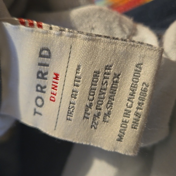 Torrid Luxe Slimboot jeans tall inseam - Picture 4 of 9